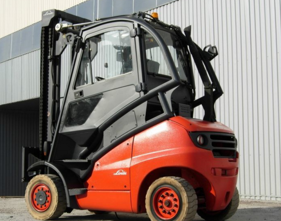 Gabelstapler des Typs Linde H40T,  in Київ (Bild 1)