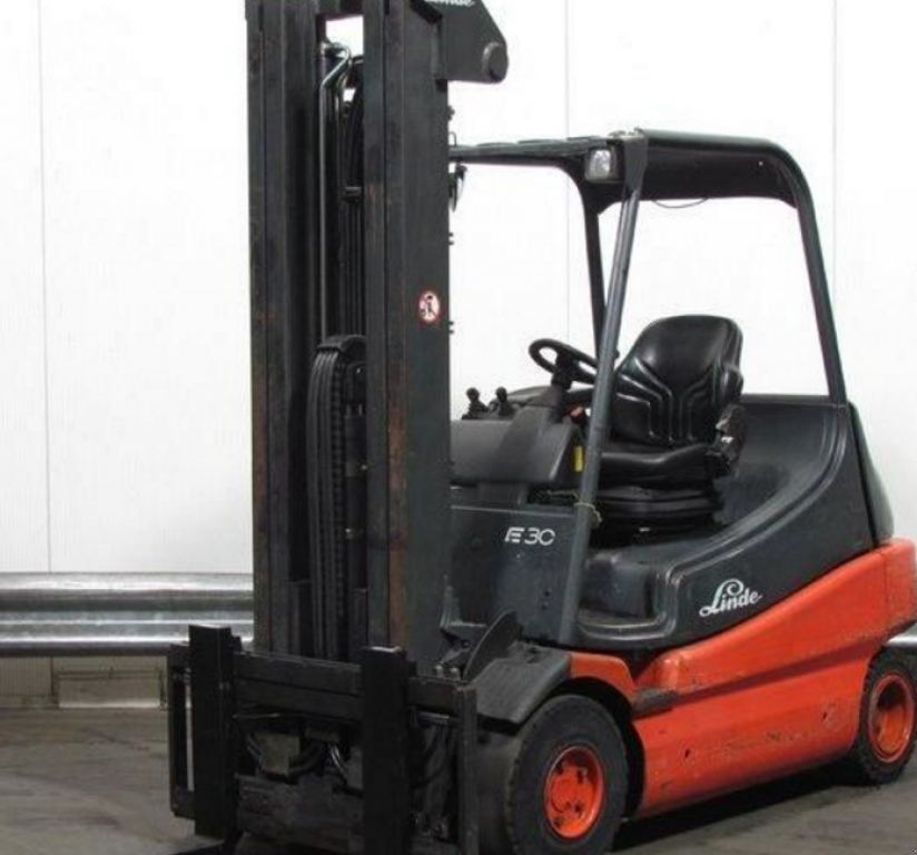 Gabelstapler des Typs Linde E30,  in Київ (Bild 1)