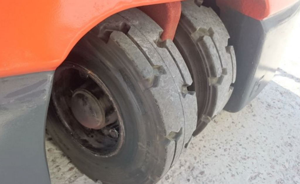 Gabelstapler des Typs Toyota 7FBEF15,  in Київ (Bild 3)