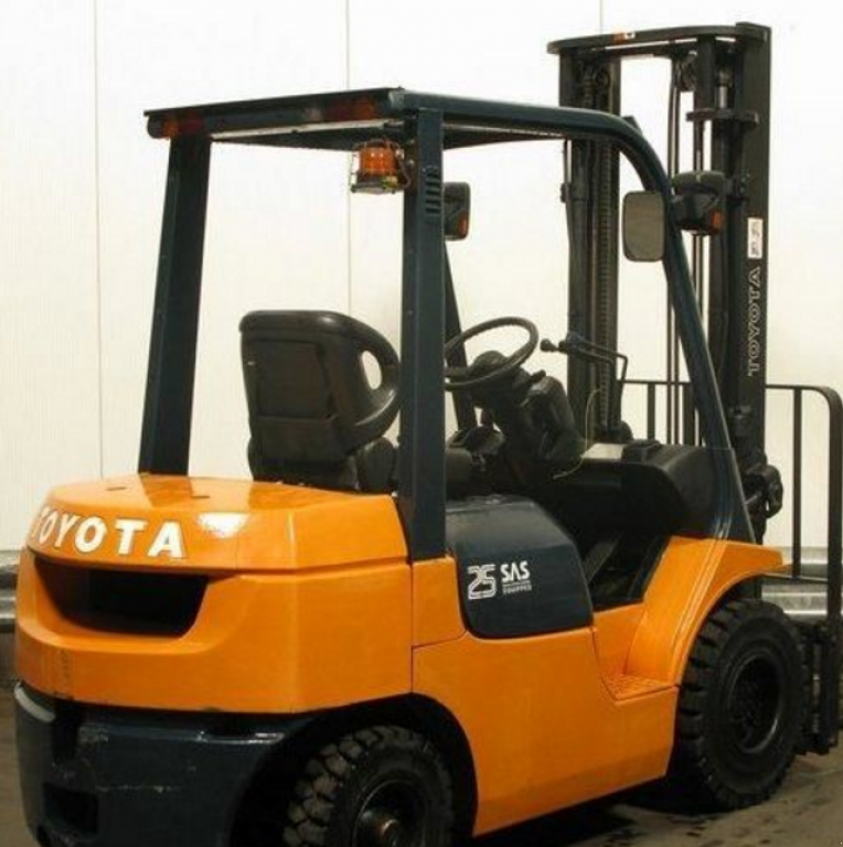 Gabelstapler des Typs Toyota 02-7FD25,  in Київ (Bild 2)