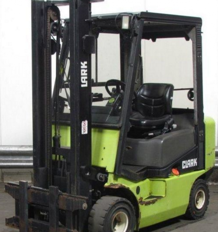 Gabelstapler des Typs Clark CDP20S,  in Київ (Bild 1)