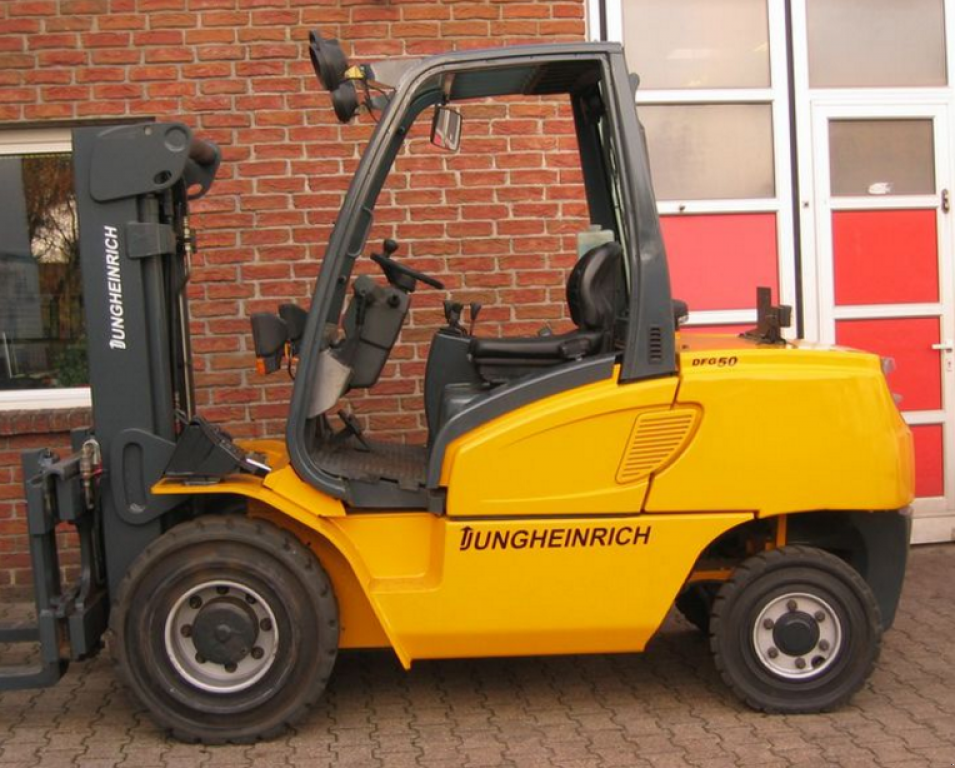 Gabelstapler des Typs Jungheinrich DFG 50 CK,  in Київ (Bild 1)