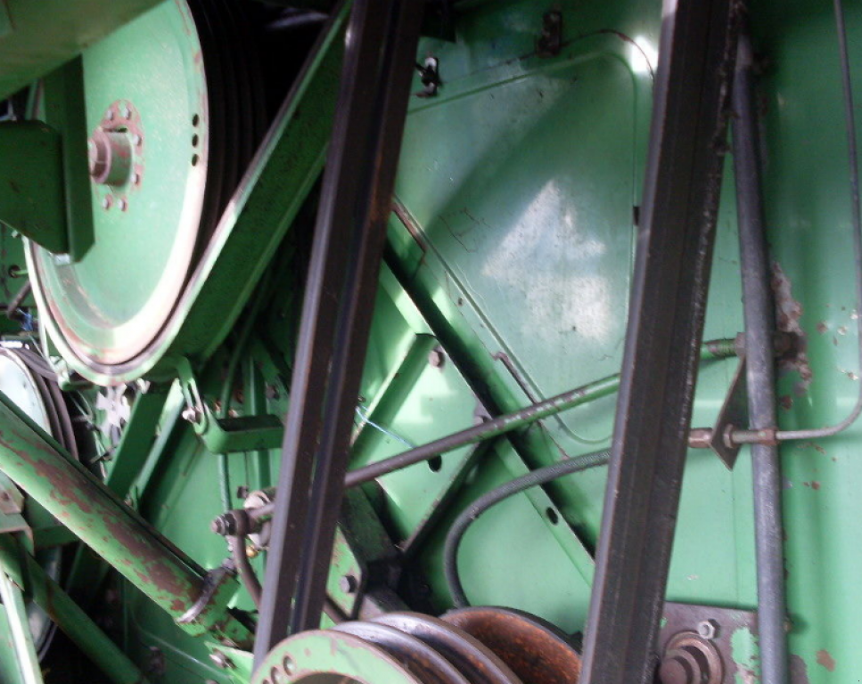 Oldtimer-Mähdrescher des Typs John Deere 1075, Neumaschine in Чернівці (Bild 10)