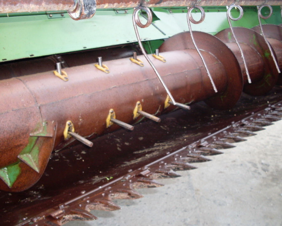Oldtimer-Mähdrescher des Typs John Deere 1075, Neumaschine in Чернівці (Bild 7)