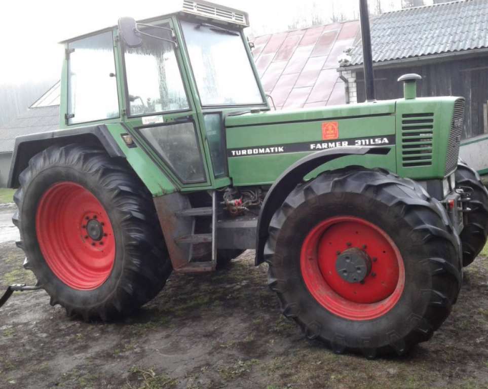 Oldtimer-Traktor des Typs Fendt Farmer 311 LSA,  in Стара Вижівка (Bild 1)