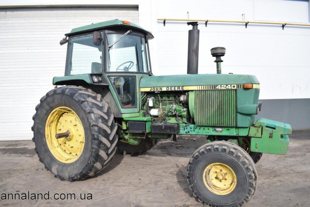 Oldtimer-Traktor des Typs John Deere 4240, Neumaschine in Житомир (Bild 1)