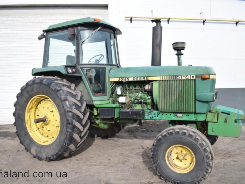 Oldtimer-Traktor des Typs John Deere 4240, Neumaschine in Житомир (Bild 1)