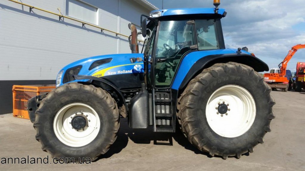 Oldtimer-Traktor des Typs New Holland T7550, Neumaschine in Житомир (Bild 3)
