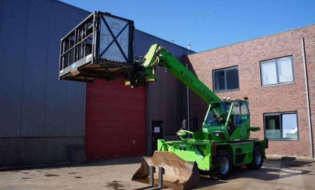 Teleskopstapler des Typs Merlo Roto 33.16,  in Київ (Bild 1)