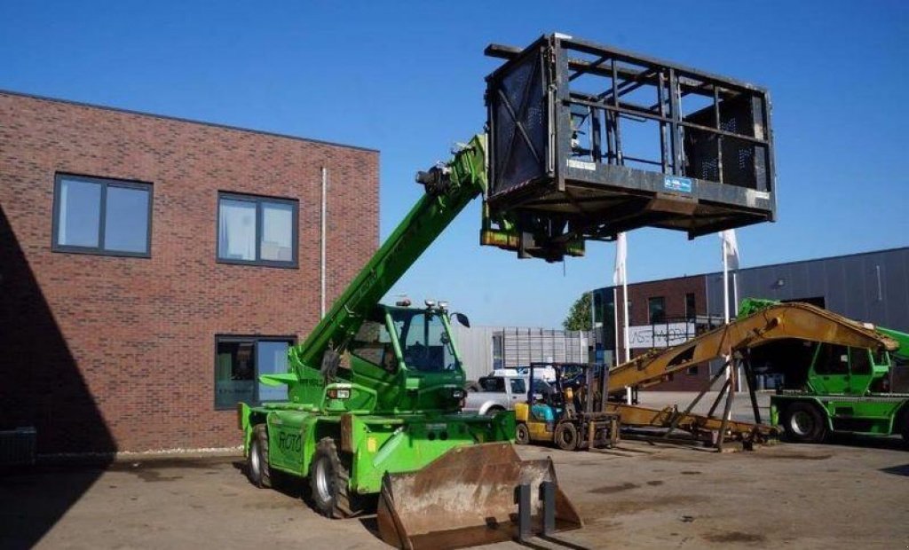 Teleskopstapler des Typs Merlo Roto 33.16,  in Київ (Bild 3)