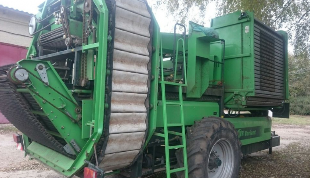 Kartoffelvollernter des Typs AVR Variant,  in Черкаси (Bild 1)