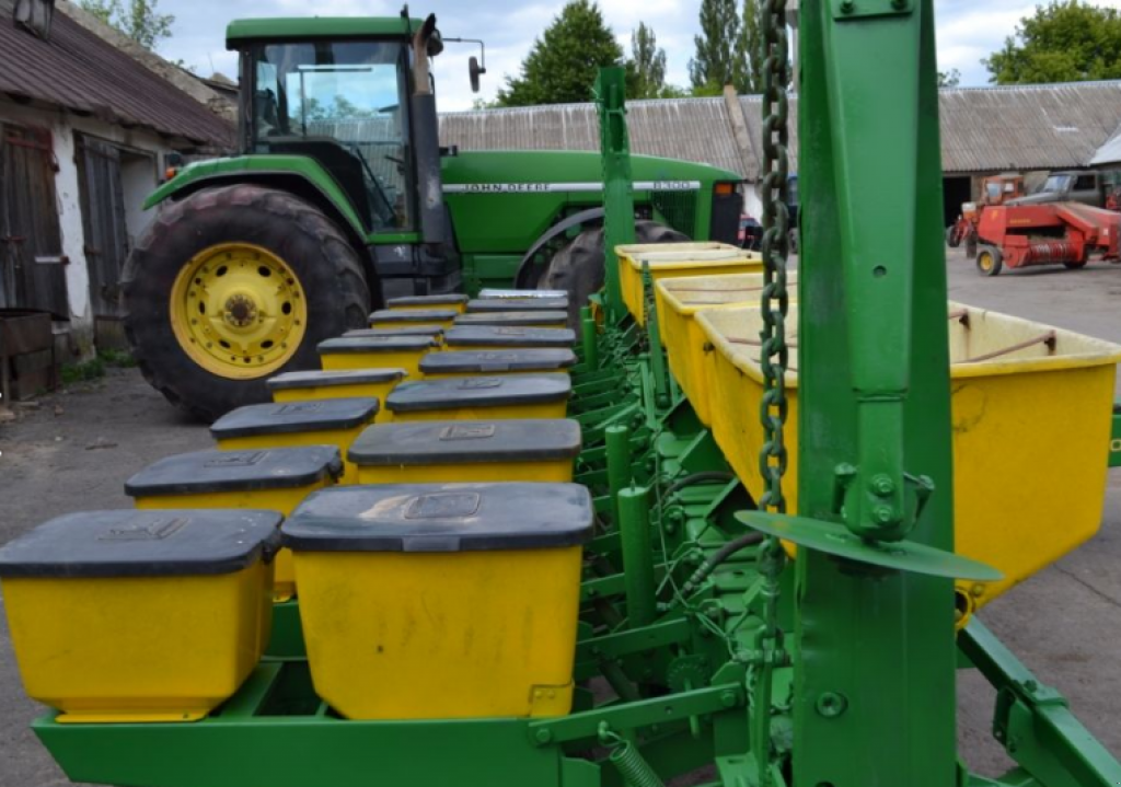 Direktsaatmaschine des Typs John Deere 7000,  in Старокостянтинів (Bild 3)
