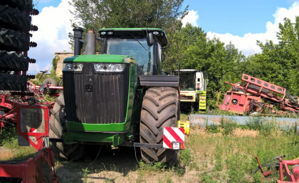 Oldtimer-Traktor des Typs John Deere 9510R, Neumaschine in Київ (Bild 2)