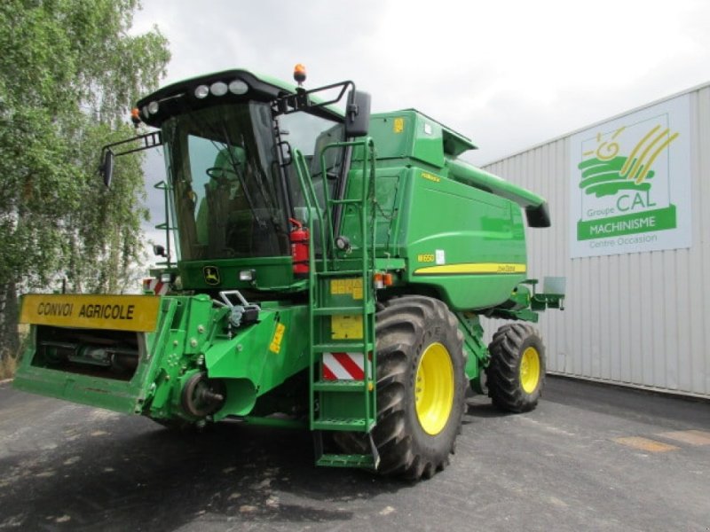 Oldtimer-Mähdrescher des Typs John Deere W 650, Neumaschine in Київ (Bild 1)