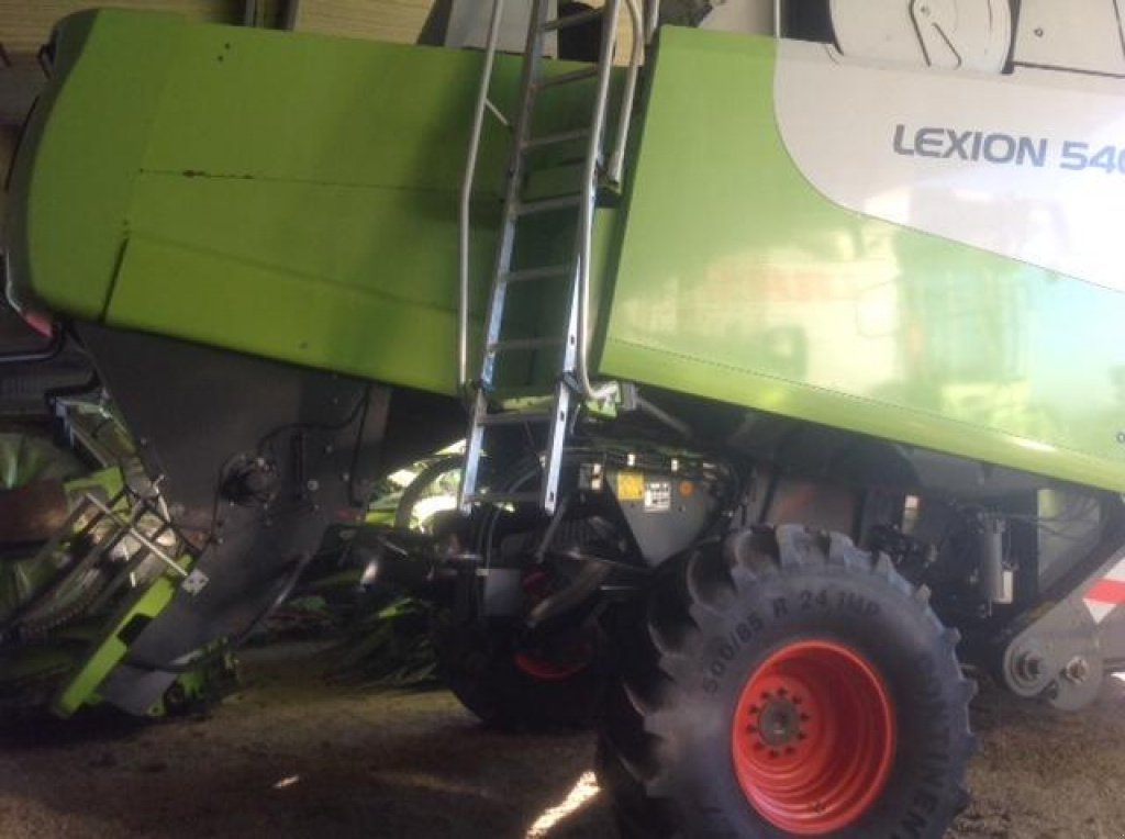Oldtimer-Mähdrescher des Typs CLAAS Lexion 540, Neumaschine in Київ (Bild 4)