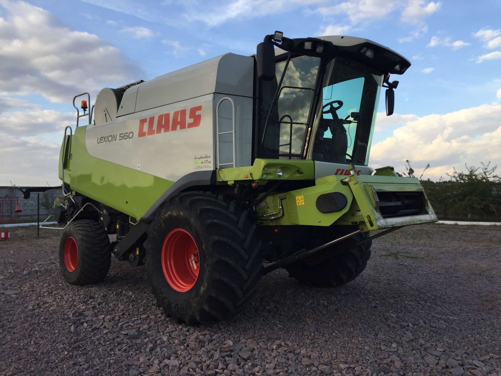 Oldtimer-Mähdrescher des Typs CLAAS Lexion 560, Neumaschine in Київ (Bild 1)