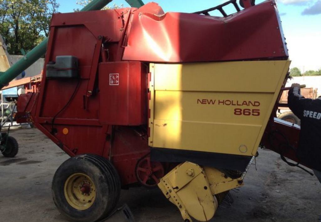 Rundballenpresse des Typs New Holland 865,  in Хмельницький (Bild 3)