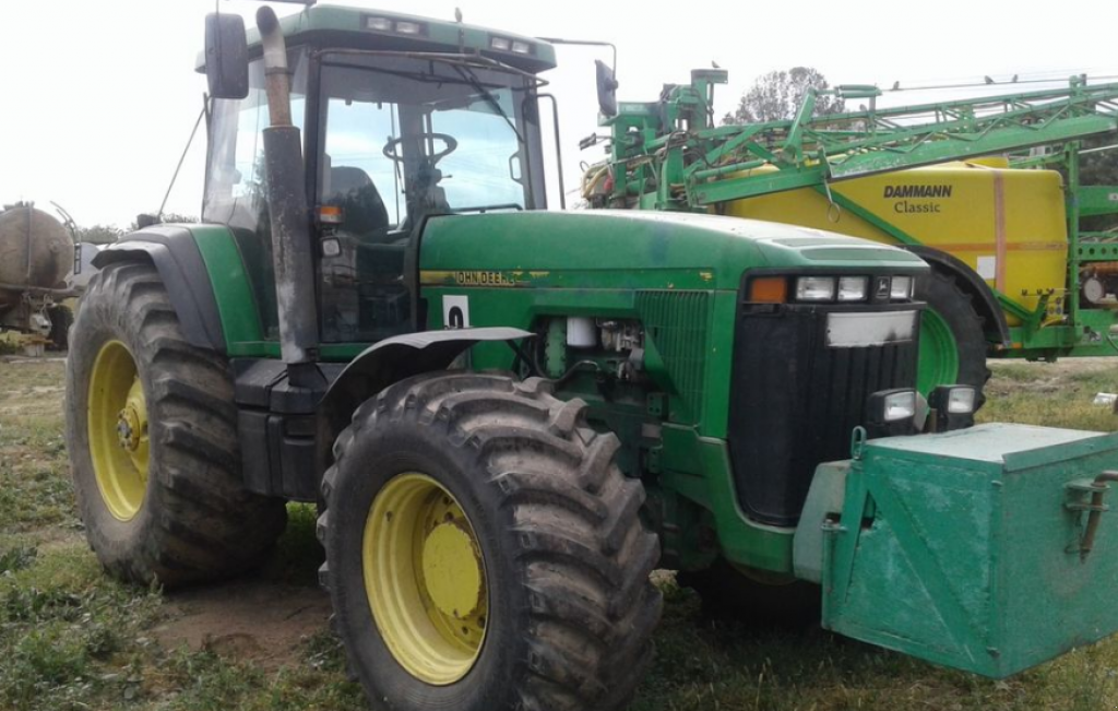 Oldtimer-Traktor des Typs John Deere 8100, Neumaschine in Хмельницький (Bild 4)