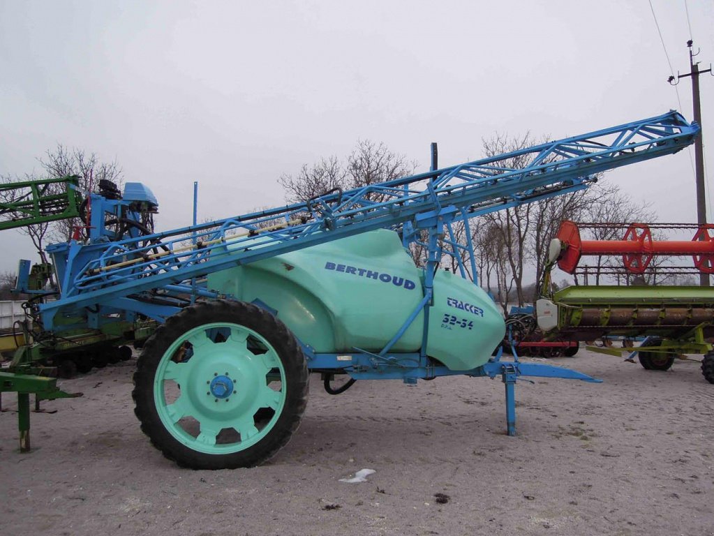 Weinbauspritze des Typs Berthoud Tracker 3200,  in Бродецьке (Bild 1)