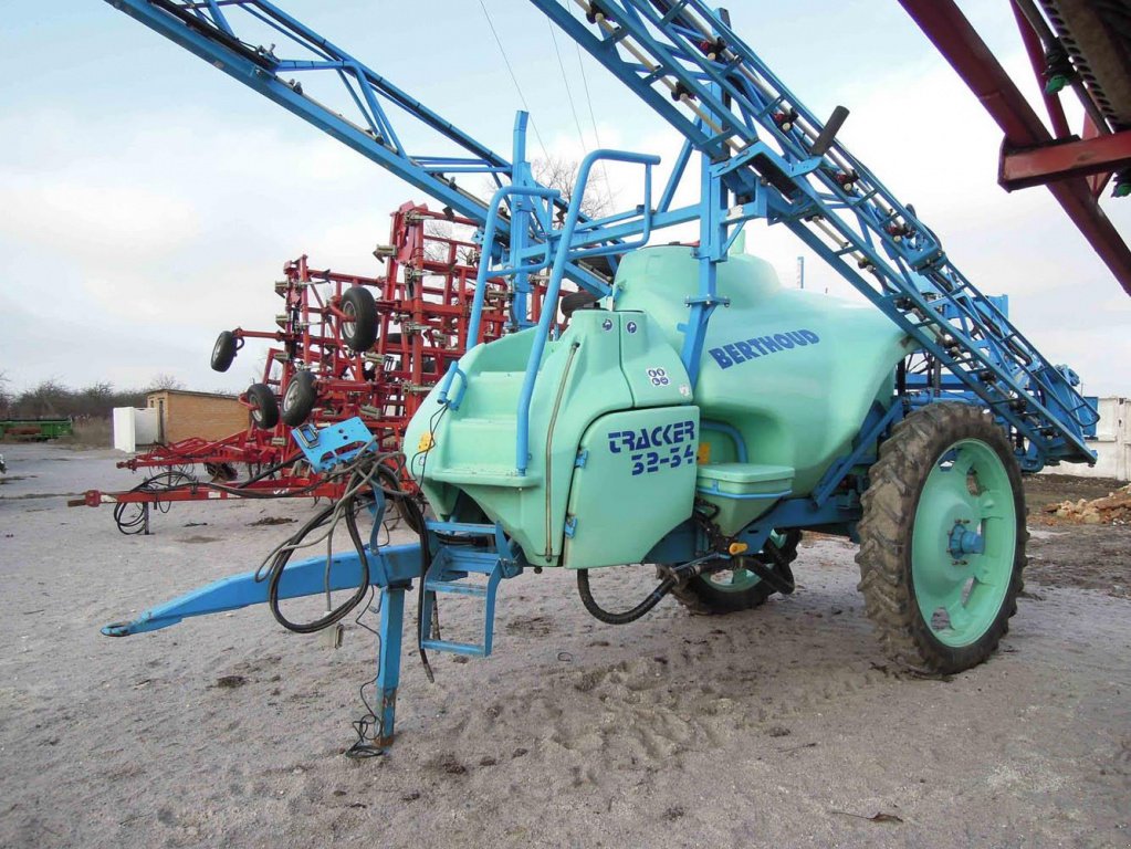 Weinbauspritze des Typs Berthoud Tracker 3200,  in Бродецьке (Bild 3)