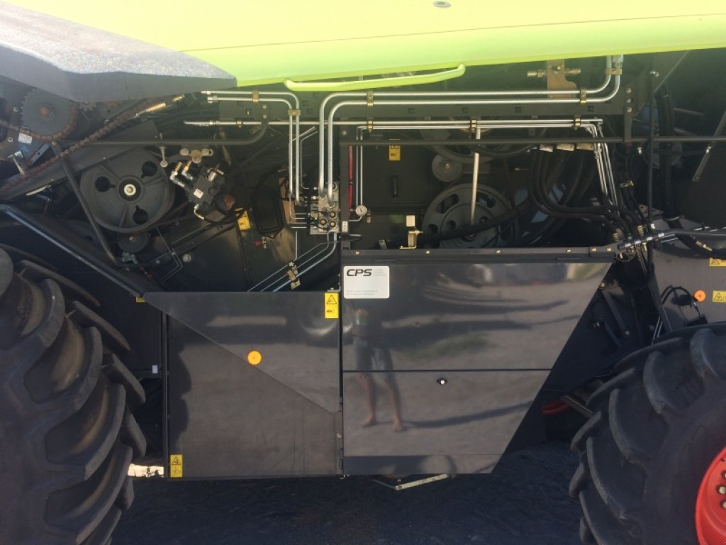 Oldtimer-Mähdrescher des Typs CLAAS Lexion 760, Neumaschine in Бродецьке (Bild 8)