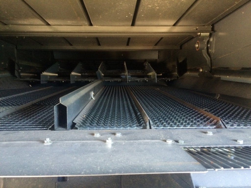 Oldtimer-Mähdrescher des Typs CLAAS Lexion 760, Neumaschine in Бродецьке (Bild 7)