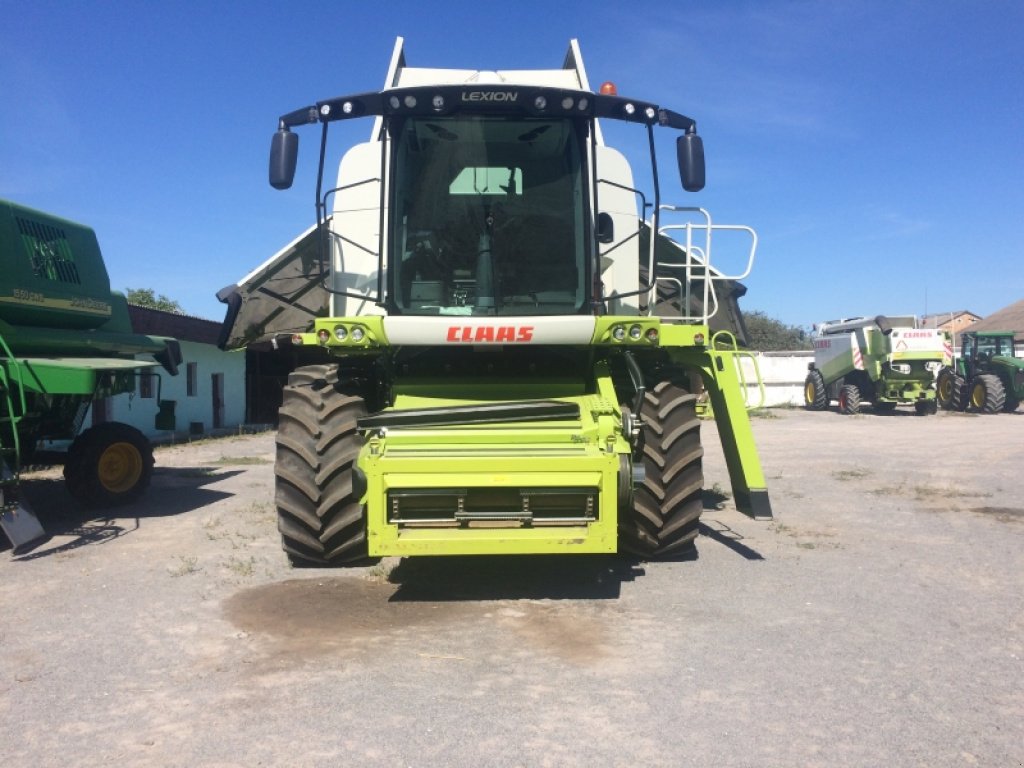 Oldtimer-Mähdrescher des Typs CLAAS Lexion 760, Neumaschine in Бродецьке (Bild 2)