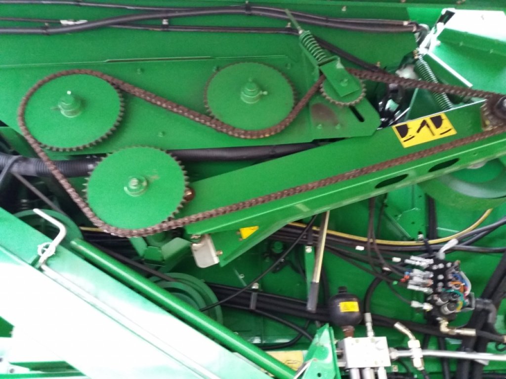 Oldtimer-Mähdrescher des Typs John Deere T670i, Neumaschine in Бродецьке (Bild 8)