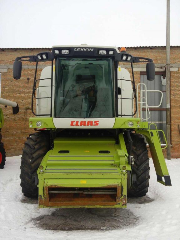 Oldtimer-Mähdrescher des Typs CLAAS Lexion 550, Neumaschine in Бродецьке (Bild 8)