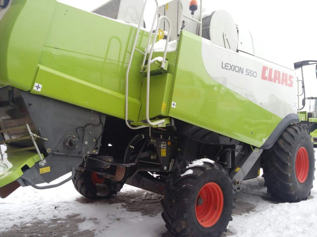 Oldtimer-Mähdrescher des Typs CLAAS Lexion 550, Neumaschine in Бродецьке (Bild 3)