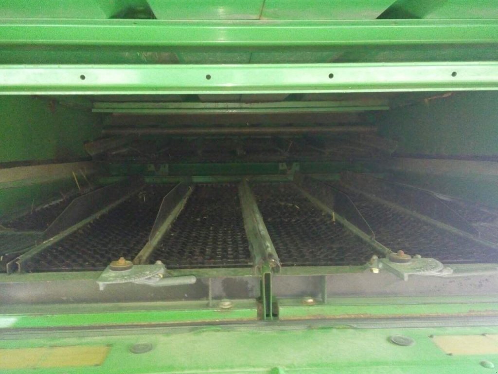 Oldtimer-Mähdrescher des Typs John Deere W 550, Neumaschine in Бродецьке (Bild 6)