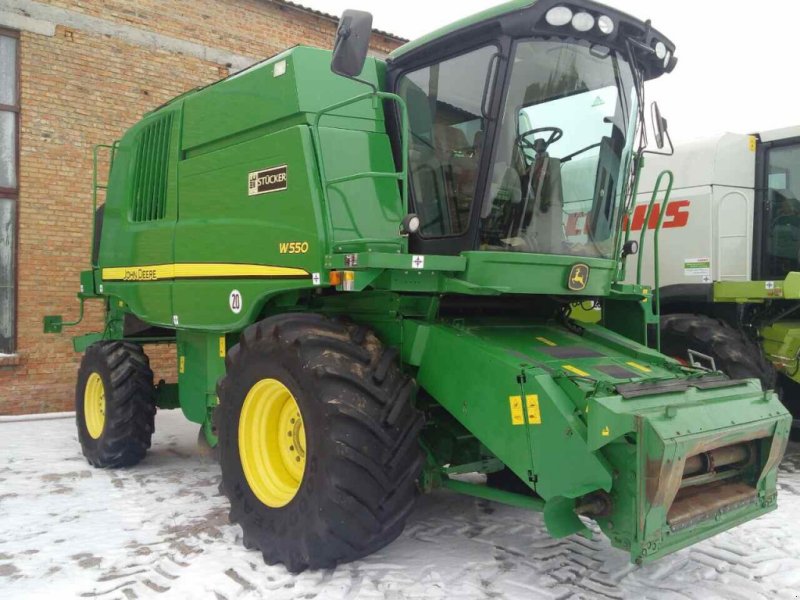 Oldtimer-Mähdrescher des Typs John Deere W 550, Neumaschine in Бродецьке