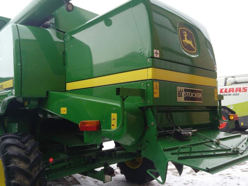 Oldtimer-Mähdrescher des Typs John Deere W 550, Neumaschine in Бродецьке (Bild 8)