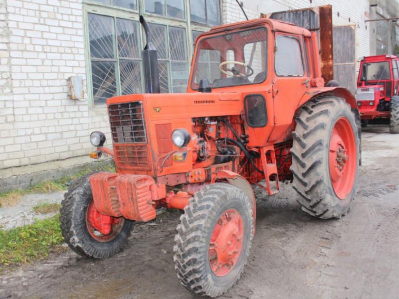 Oldtimer-Traktor des Typs Belarus Беларус-82, Neumaschine in Ковель (Bild 1)