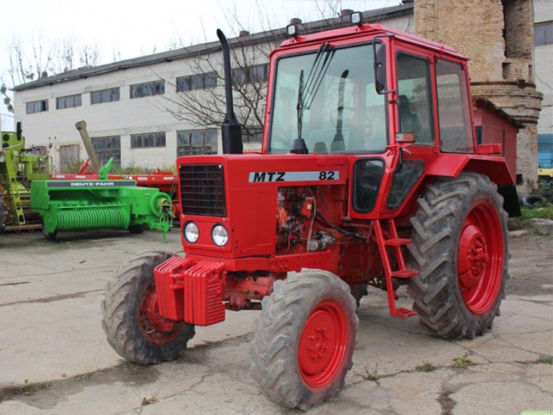 Oldtimer-Traktor des Typs Belarus Беларус-82, Neumaschine in Ковель (Bild 1)
