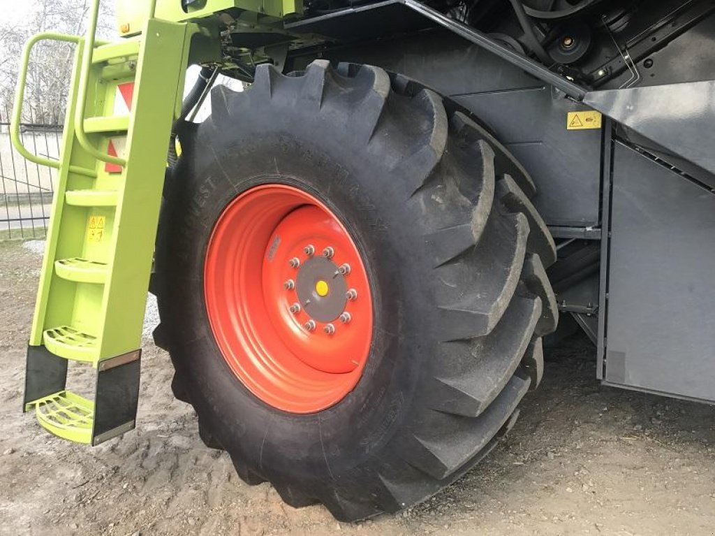 Oldtimer-Mähdrescher des Typs CLAAS Lexion 670, Neumaschine in Дніпропетровськ (Bild 2)