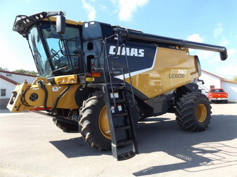 Oldtimer-Mähdrescher des Typs CLAAS Lexion 740,  in Одеса (Bild 1)