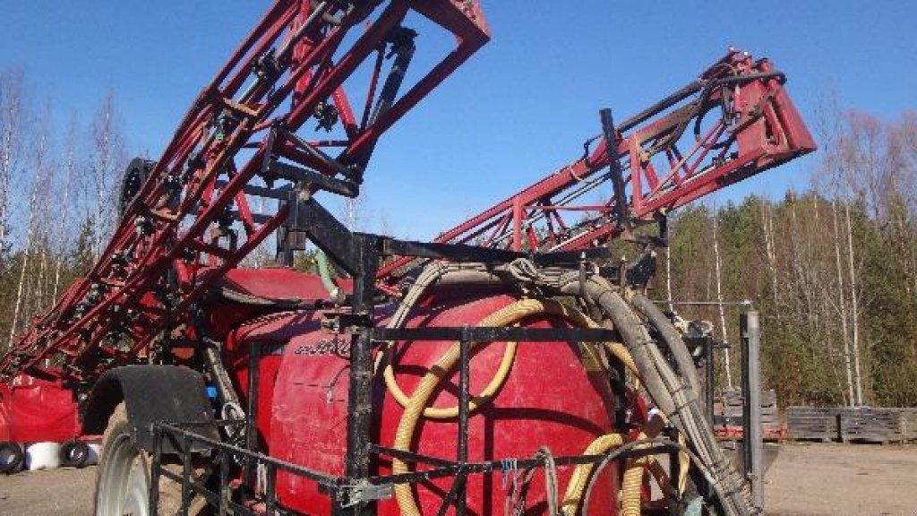 Weinbauspritze des Typs Case IH 3600 TS,  in Гуляйпо́ле (Bild 1)