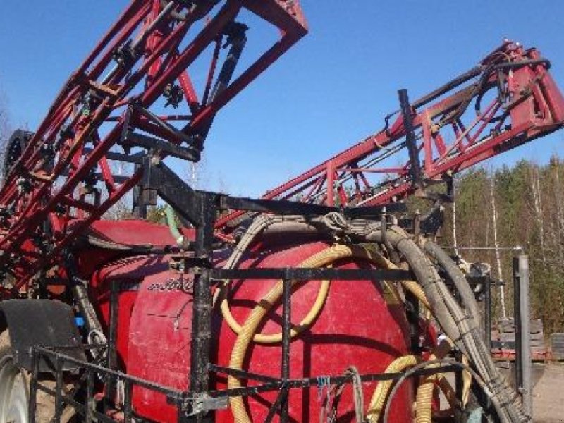 Weinbauspritze des Typs Case IH 3600 TS,  in Гуляйпо́ле (Bild 1)