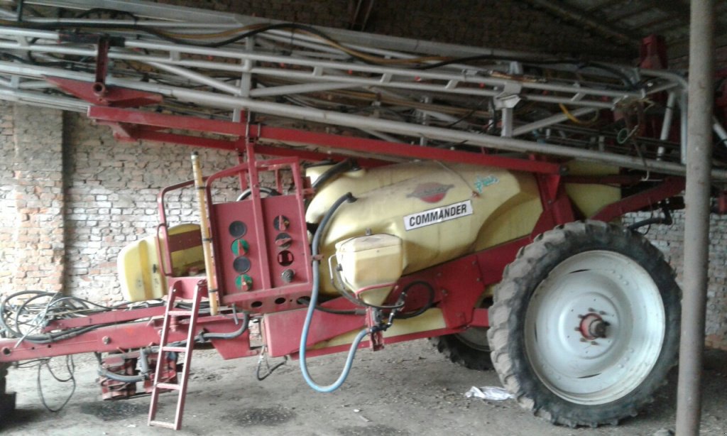 Weinbauspritze des Typs Hardi Commander 3300,  in Кіровоград (Bild 1)