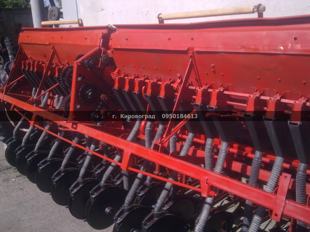 Direktsaatmaschine des Typs CHERVONA ZIRKA СЗ-3.6,  in Кіровоград (Bild 4)