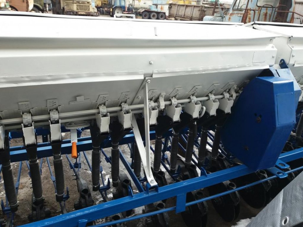 Direktsaatmaschine des Typs CHERVONA ZIRKA СЗ-3.6,  in Кіровоград (Bild 3)