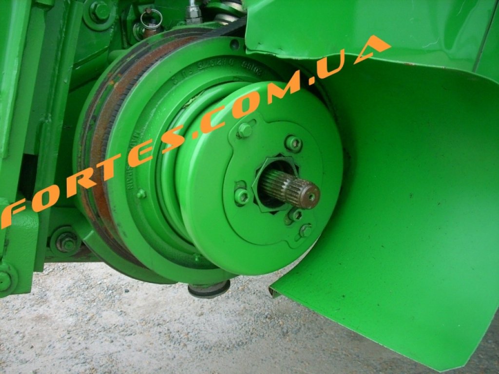 Oldtimer-Mähdrescher des Typs John Deere 9660 STS,  in Харків (Bild 2)