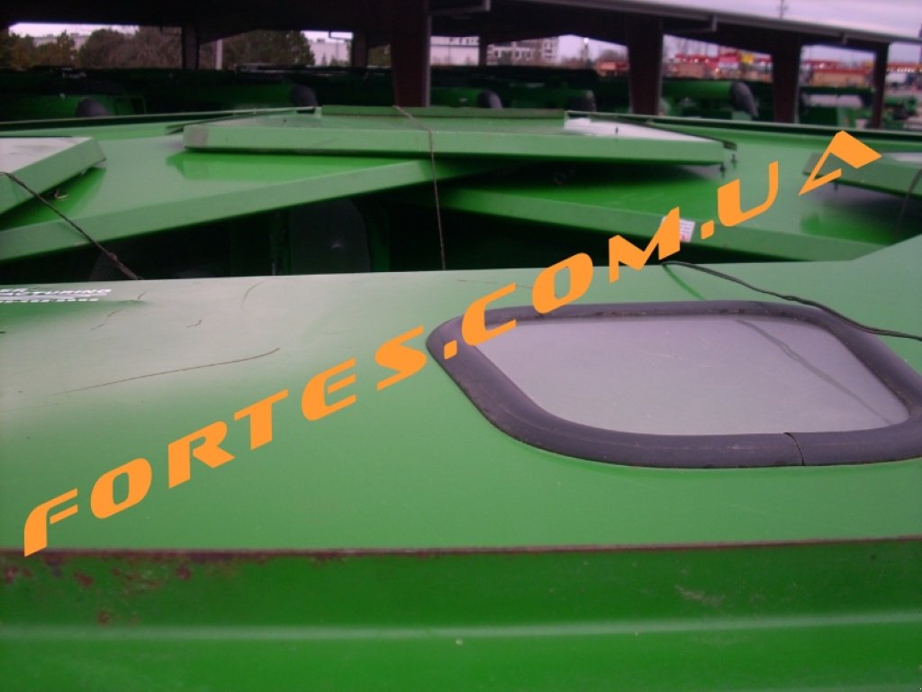 Oldtimer-Mähdrescher des Typs John Deere 9660 STS,  in Харків (Bild 5)