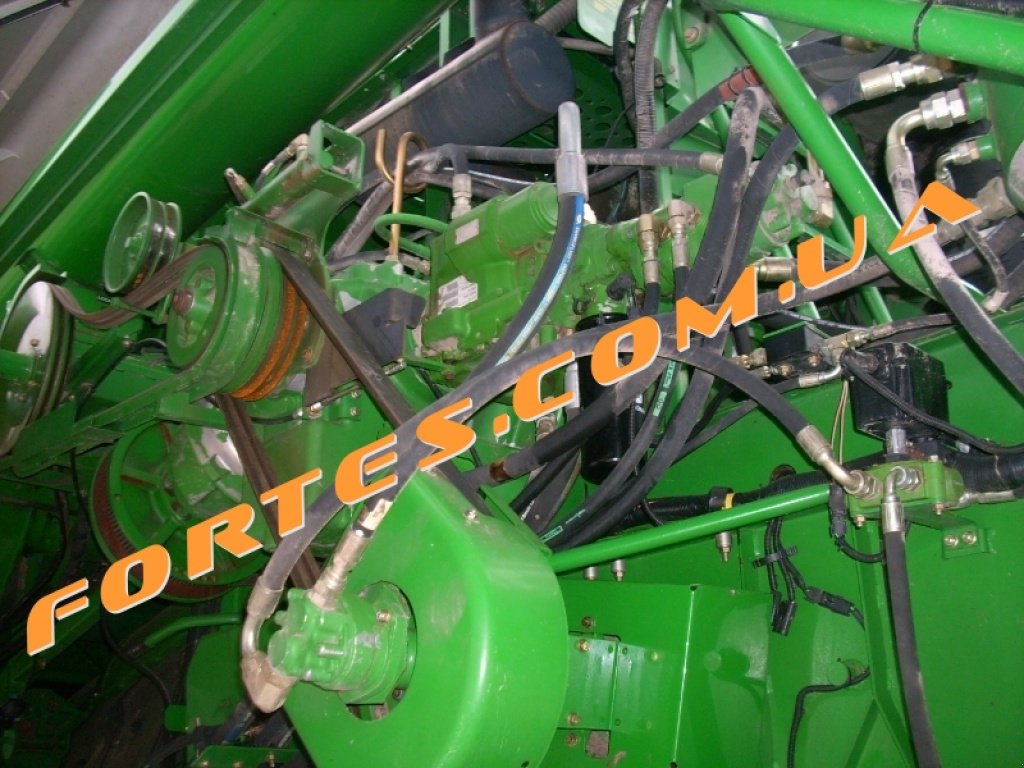 Oldtimer-Mähdrescher des Typs John Deere 9660 STS,  in Харків (Bild 7)