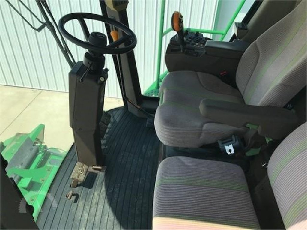 Oldtimer-Mähdrescher des Typs John Deere 9660 STS,  in Харків (Bild 4)