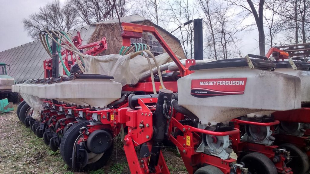 Gareeggenfelder des Typs Massey Ferguson 555,  in Суми (Bild 2)