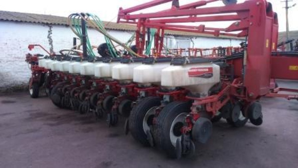 Gareeggenfelder des Typs Massey Ferguson 555,  in Суми (Bild 1)