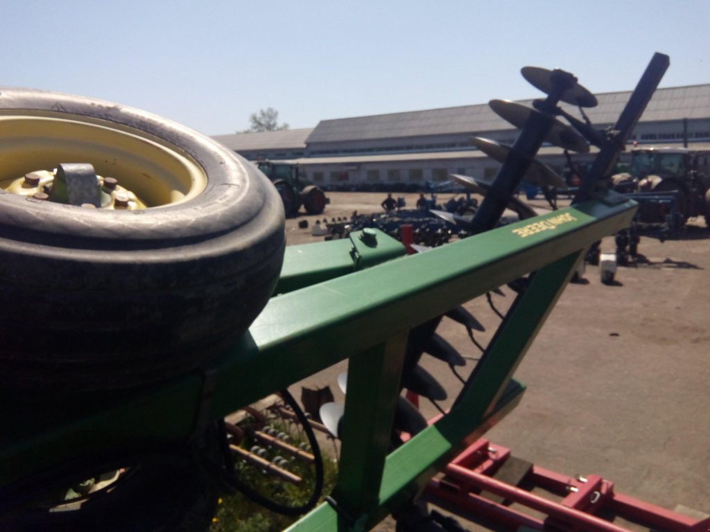 Wiesenegge des Typs John Deere 637,  in Київ (Bild 1)