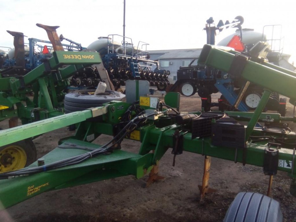 Spatenpflug des Typs John Deere 2100,  in Київ (Bild 2)